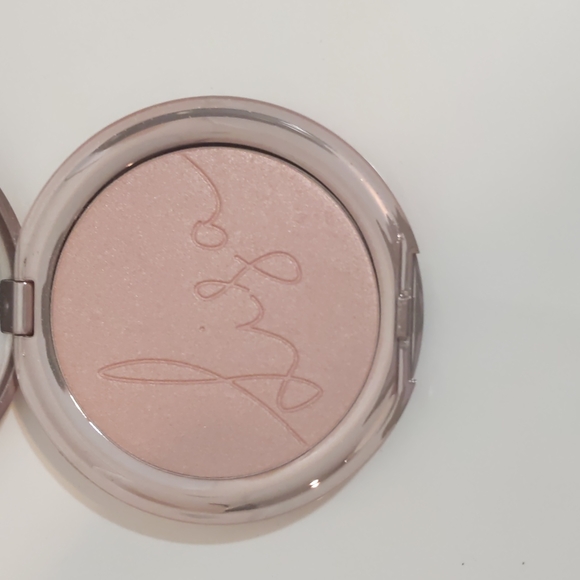 Lisa Armstrong Avon Highlighter - Picture 6 of 6